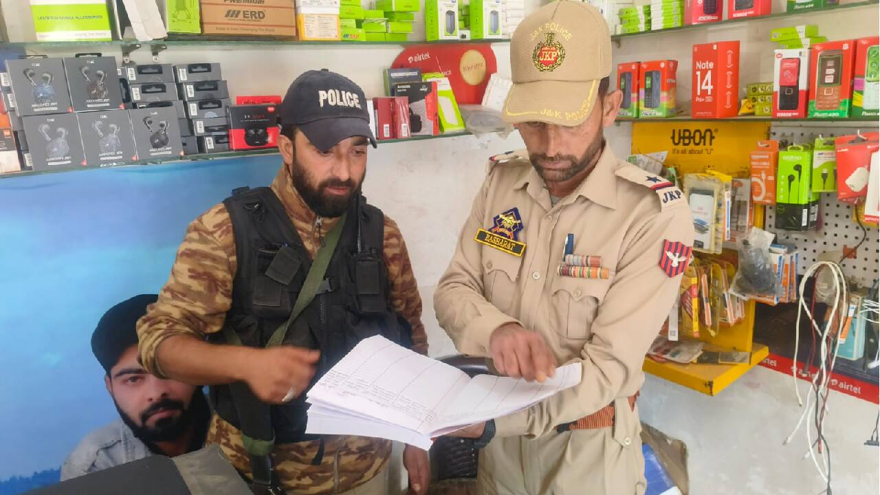 kulgam news, kulgam police raids, jamaat e islami kulgam, sim card fraud jammu kashmir, kulgam operation, sahil sarangal ips, dh pora police, jammu kashmir security, banned organization raids, raid on sim card vendors, jamaat e islami, Jammu Kashmir Latest News, jammu kashmir news, Jammu Kashmir news, jammu kashmir news in hindi, zee jk ladakh,