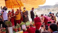 Dalai Lama : दलाई लामा का लेह में भव्य स्वागत, छह हफ्तों की लद्दाख यात्रा शुरू!