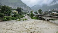 Weather Alert : जम्मू-कश्मीर में भारी बारिश से जनजीवन अस्त-व्यस्त, डोडा में Red Alert जारी!