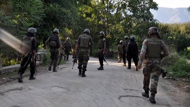 Terror Alert in Kathua: कठुआ में तीन संदिग्ध आतंकियों की सूचना, सुरक्षा बलों का सर्च ऑपरेशन जारी...