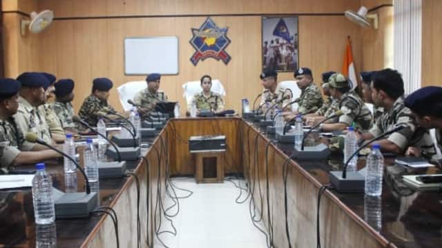अमरनाथ यात्रा से पहले DIG सारा रिज़वी ने की अहम बैठक, सुरक्षा को लेकर दिए सख्त निर्देश!