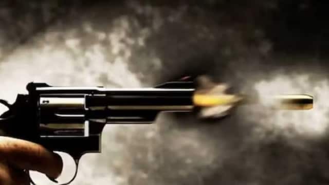 Fire : पूर्व विधायक के घर में हादसातन फायरिंग, पुलिस कांस्टेबल घायल!