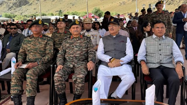 Kargil Vijay Diwas : द्रास में गूंजे 'भारत माता की जय' के जयकारे, देशभक्ति से सराबोर माहौल!