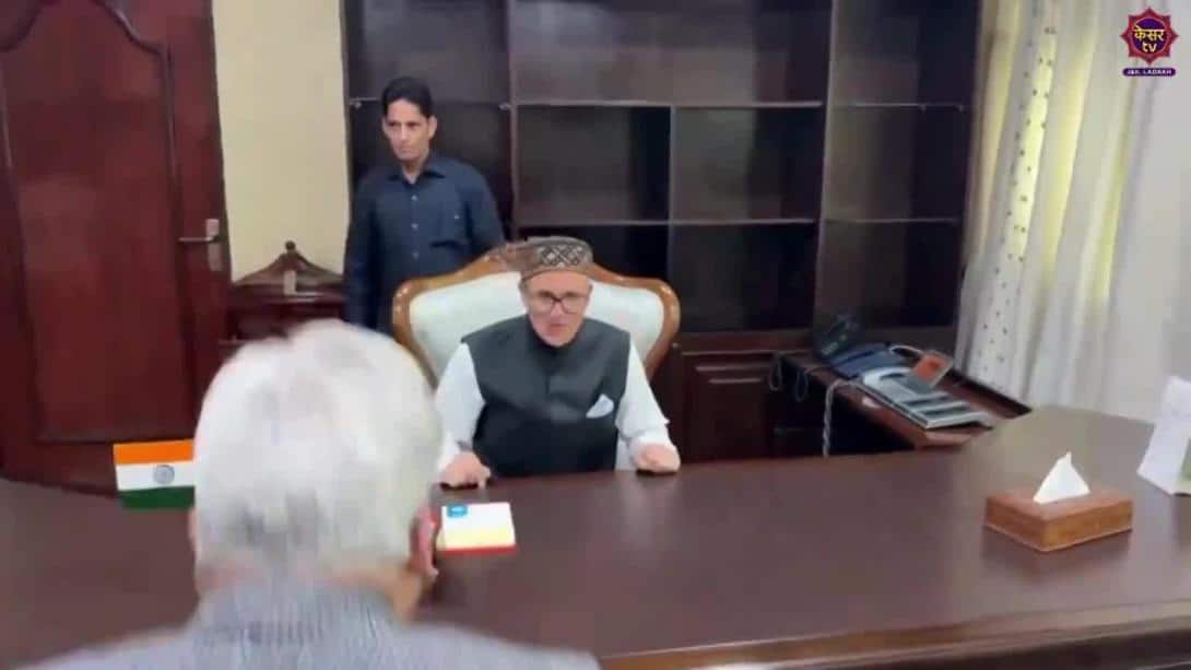 Omar Abdullah Takes Charge : उमर अब्दुल्ला ने मुख्यमंत्री पद का चार्ज लेते ही बुलाई बड़ी मीटिंग...