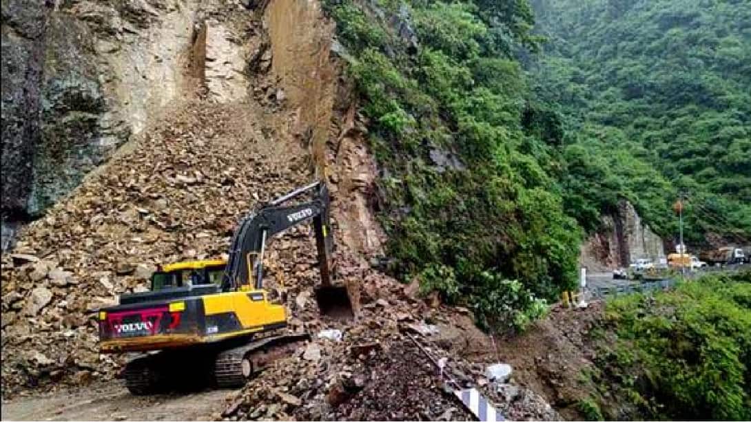 Reasi Landslide : रियासी में शिव गुफा के पास भूस्खलन से दो लोगों की मौत!