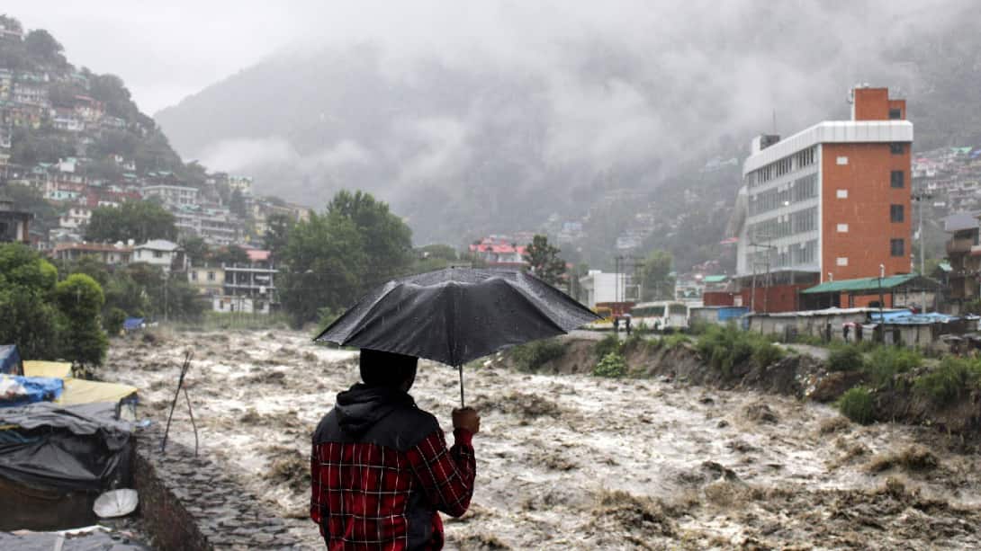 Heavy Rain : जम्मू-कश्मीर में तेज बारिश से हालात बिगड़े, रास्ते में फंसे अमरनाथ यात्री!