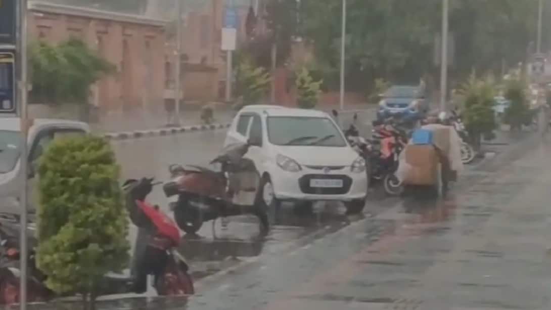 Alert : जम्मू-कश्मीर में भारी बारिश की चेतावनी, कई जिलों में अलर्ट जारी!
