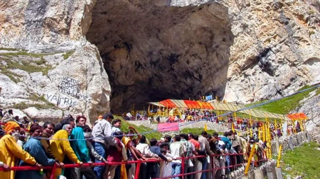 Amarnath Yatra 2025 : जम्मू से रवाना हुआ 3,500 यात्रियों का जत्था, अब तक 3.5 लाख से ज्यादा कर चुके हैं बाबा बर्फानी के दर्शन!