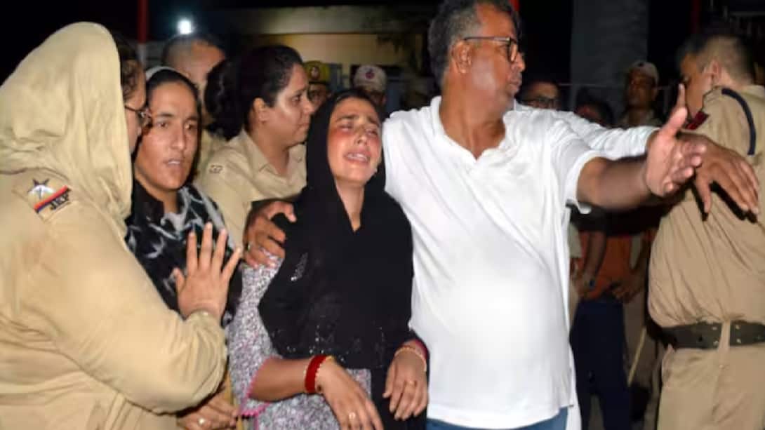 जम्मू में कथित फर्जी एनकाउंटर के बाद बवाल, युवक की मौत पर परिजनों ने किया हंगामा!